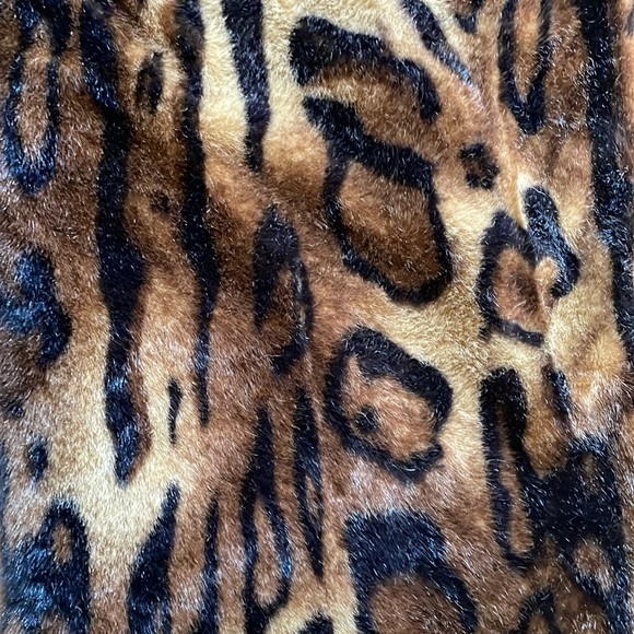 COPY - Faux Fur Throw - Picture 2 of 4
